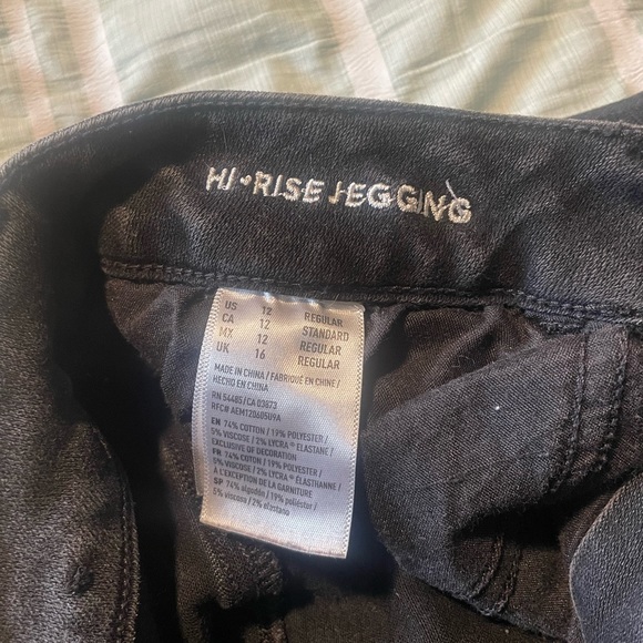 American Eagle Ripped Jeans - Picture 3 of 3